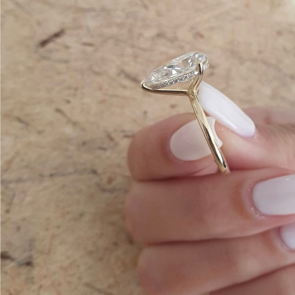 Stunning😍14K Solid Yellow Gold Pear Shape Moisannite ring. 4 Carat. - Picture 2 of 7